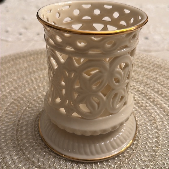 Elegant Lenox Cream Candle Holders with 24 Karat Gold Accents - Picture 2 of 5
